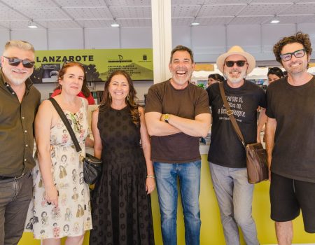 Lanzarote triunfa en la Feria del Libro de Madrid