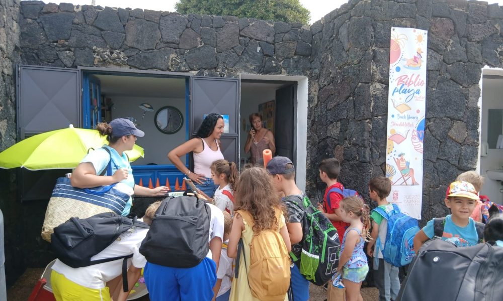 La Biblioplaya de Tías amplía su temporada hasta el 31 de agosto