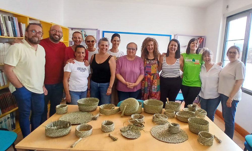 Yaiza clausura con éxito su taller de empleita
