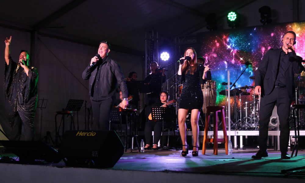Los Cantadores y Shaila Dúrcal emocionan en Femés