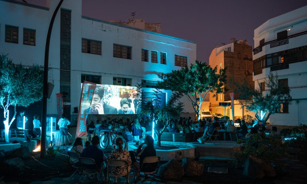 El Cine Ambulante de Verano aterriza en Tinajo con ET y Un pez llamado Wanda