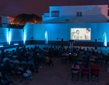 Tenique Cultural lleva el cine al aire libre a Famara