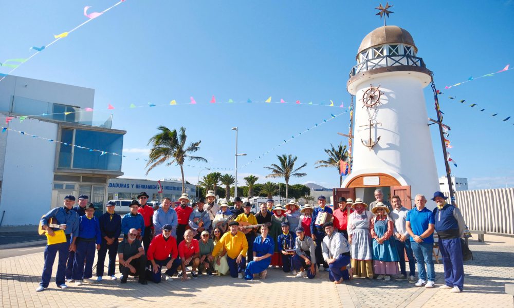Placas con la historia de las víctimas del pesquero Cruz del Mar