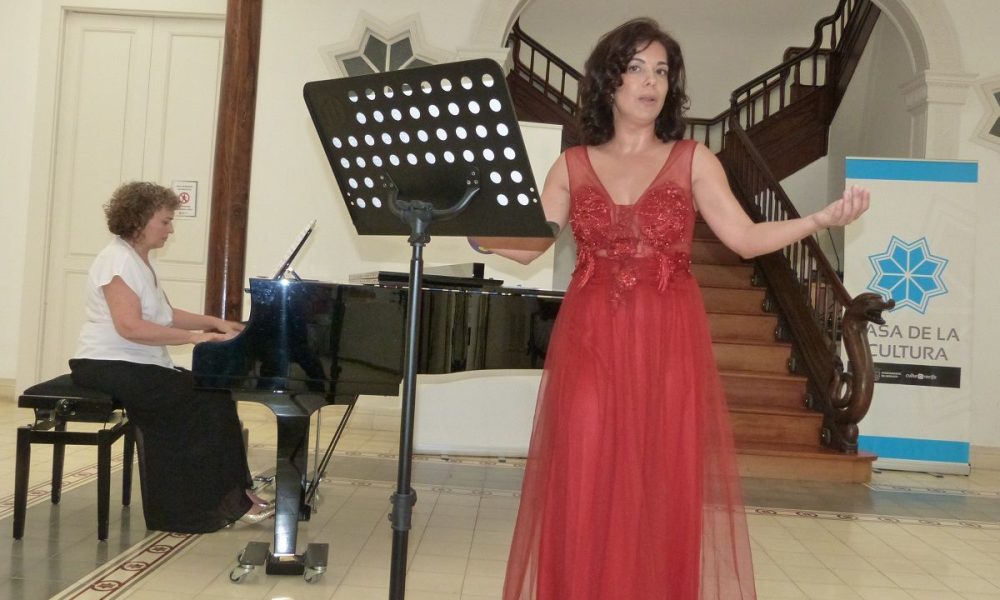 Casa de La Cultura con la soprano Lorena Torres y la pianista Mara Jaubert