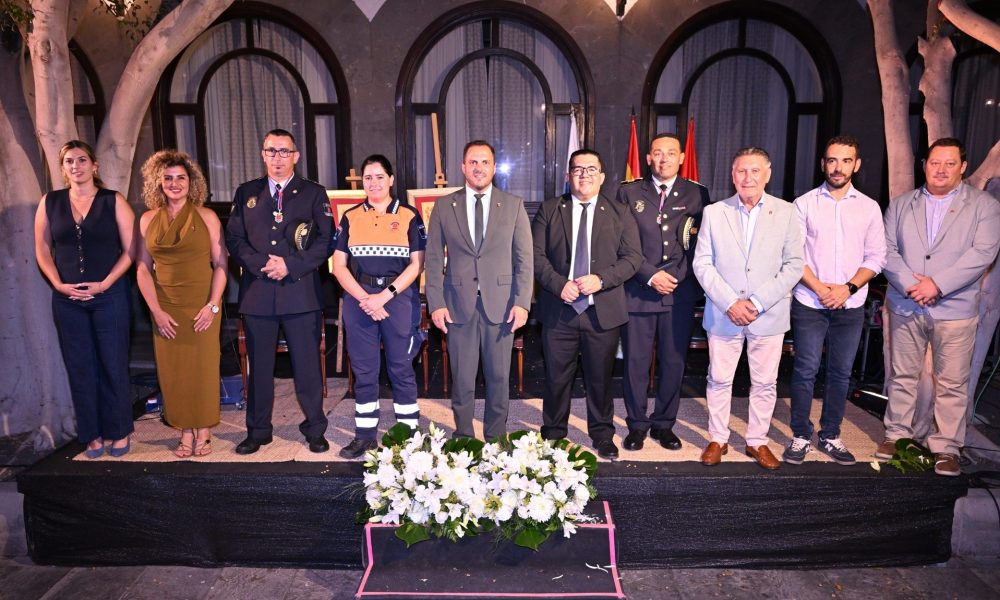 Arrecife entrega Medallas de la Ciudad a Protección Civil y policías locales