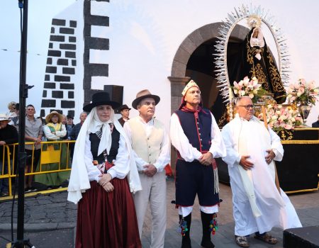 Miles de peregrinos acompañan a la Virgen de Los Dolores