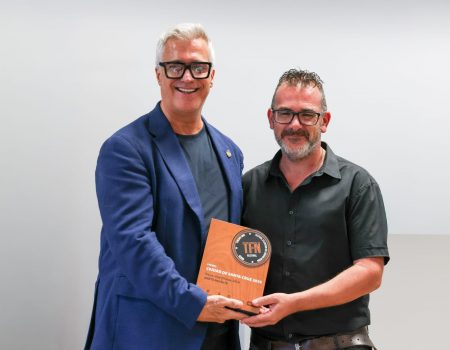 Marto Pariente recibe el Premio Ciudad de Santa Cruz 2025 de Novela Criminal