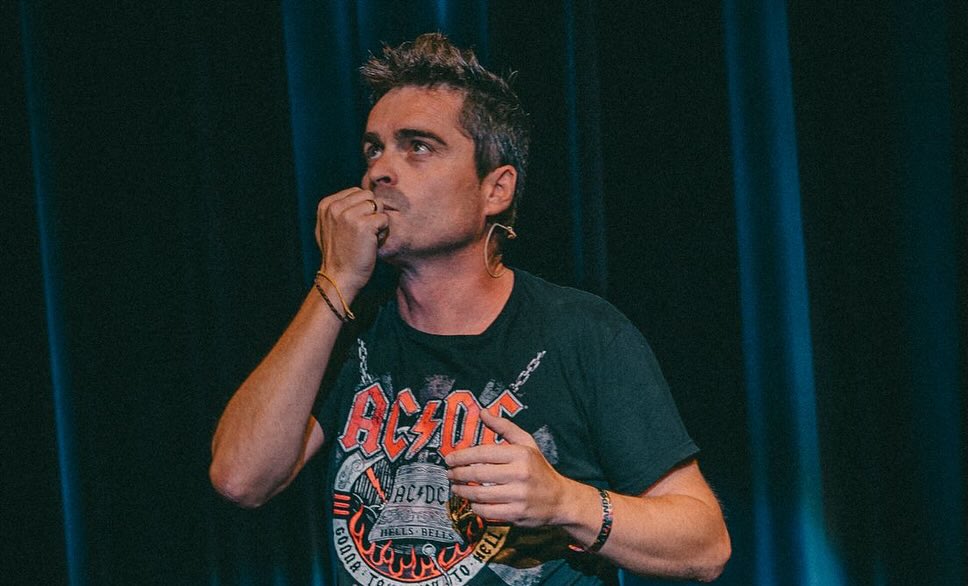 Álex Clavero presenta su show “Los monólogos de Álex Clavero” en San Bartolomé