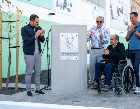 Óscar Torres Perdomo, maestro y cronista de los carnavales conejeros. El Ayuntamiento de Arrecife ha inaugurado una plaza en Argana Baja.