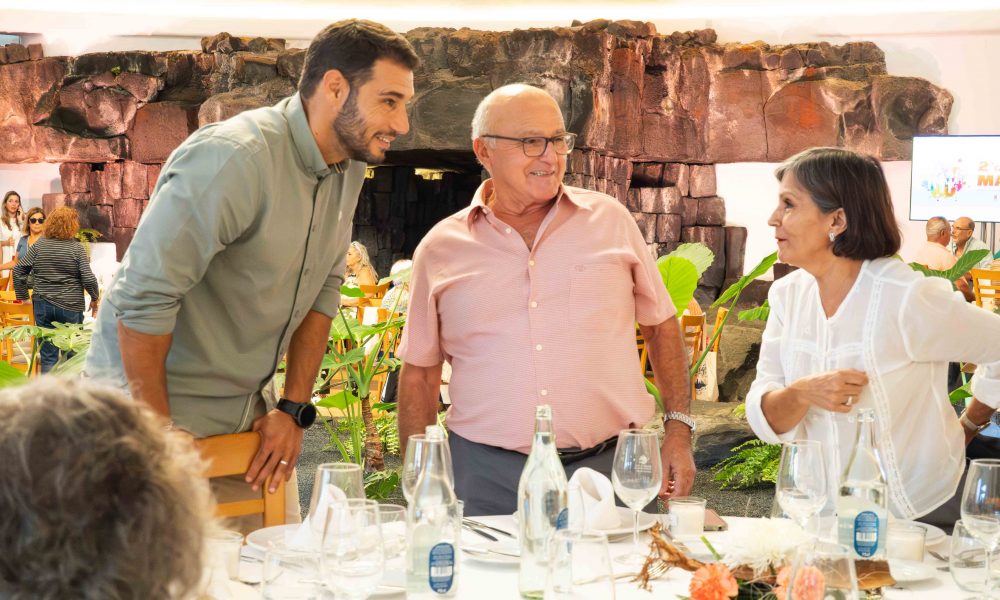 Rosmen Quevedo felicita a la Asociación de Amigos de la Tercera Edad de Altavista
