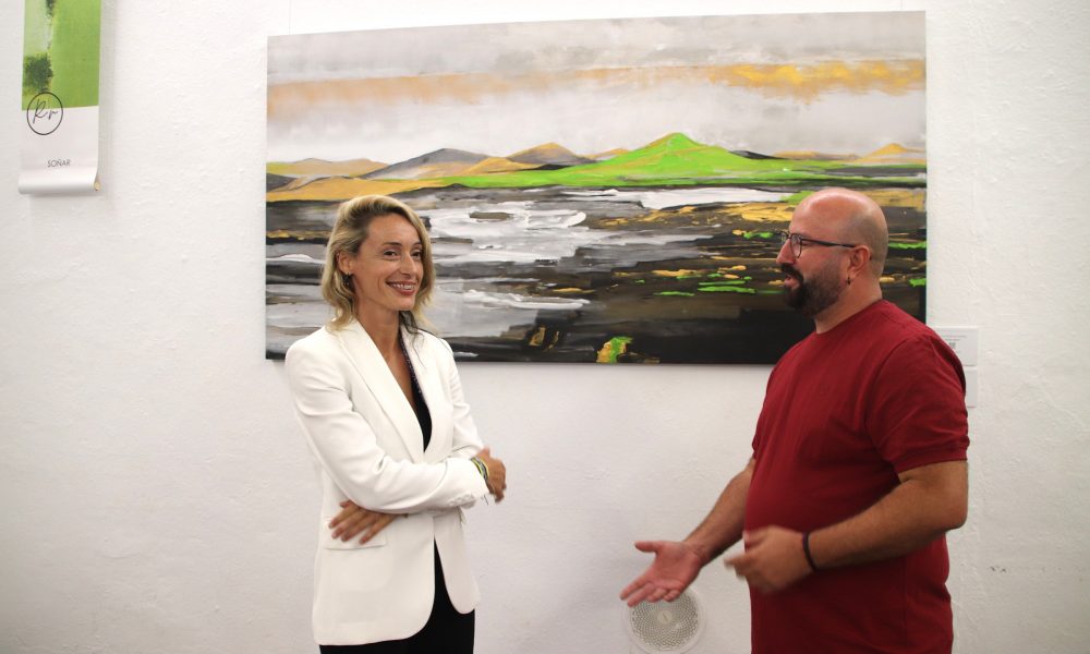 Yaiza abre la muestra ‘Alicia en Las Islas de las Maravillas’