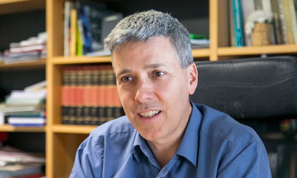 El profesor Ricardo Guerrero ofrece una charla en Lanzarote sobre energías renovables