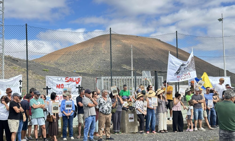 Vecinos de Masdache exigen retirada de antena en La Geria