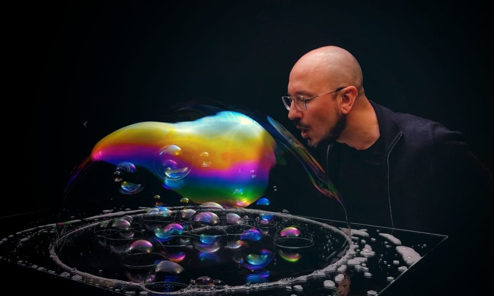 Magic Bubble llega a la Casa de la Cultura Agustín de la Hoz, el fascinante mundo de las pompas de jabón, el 15 de noviembre en Arrecife