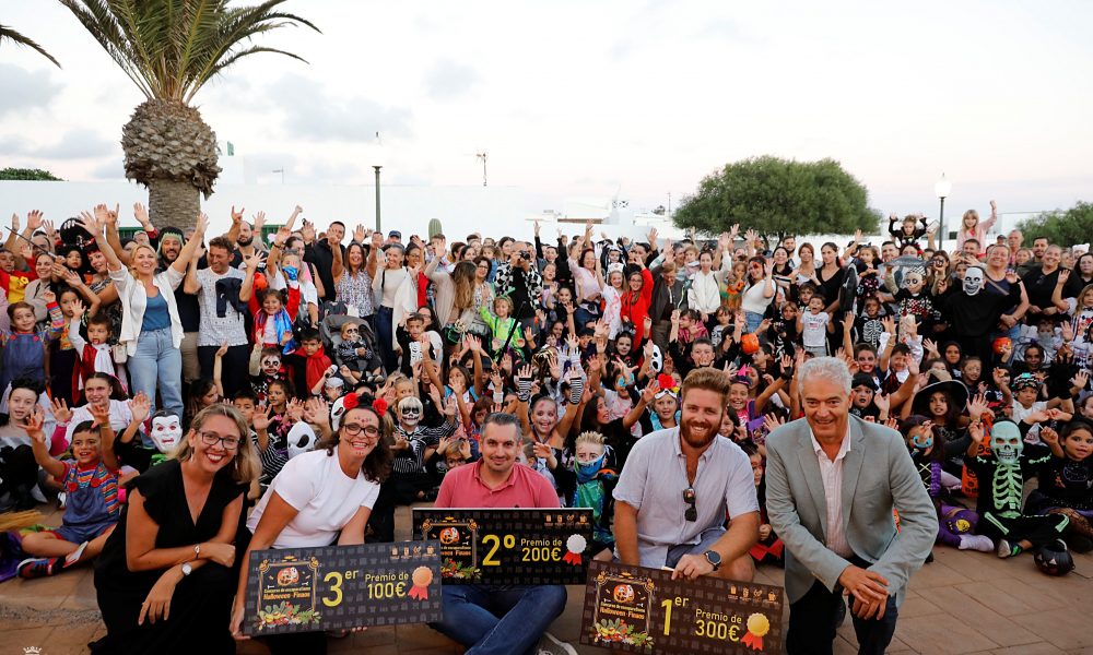 Los mejores escaparates de Tías por Halloween y Finaos, Canariensis Jardinería, Óptica Tías y Melvi, ganadores de Escaparatismo 2025