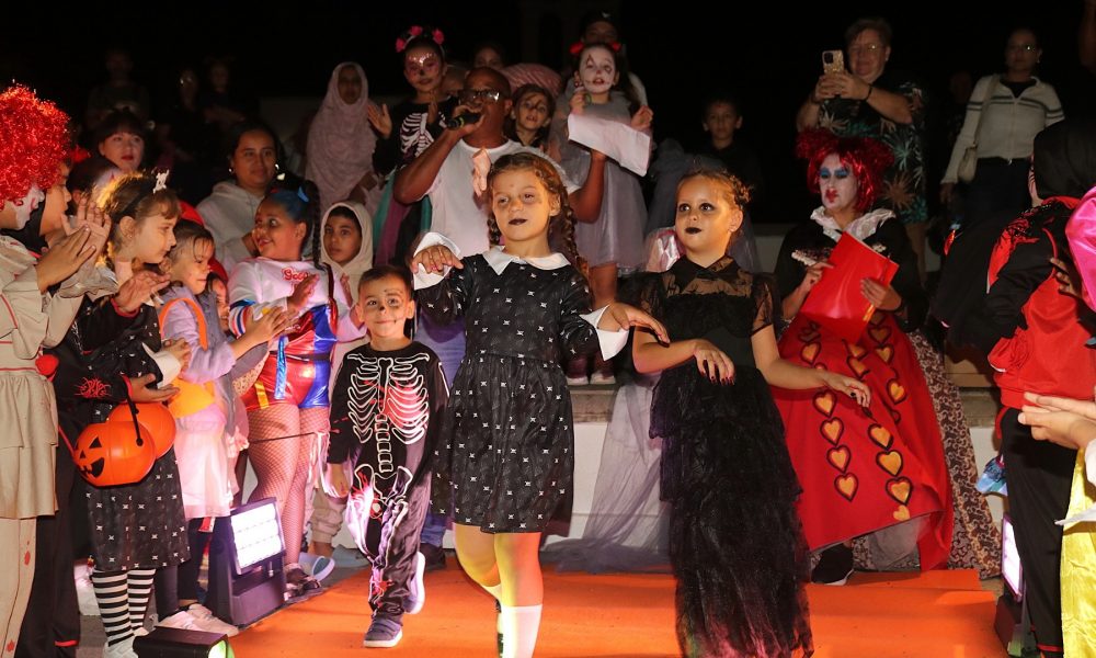 Casa del Terror en Playa Blanca. Más de 400 personas visitan la Casa del Terror y Halloween llena de ambiente la Plaza del Carmen