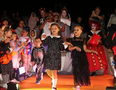 Casa del Terror en Playa Blanca. Más de 400 personas visitan la Casa del Terror y Halloween llena de ambiente la Plaza del Carmen