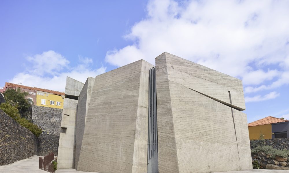 Mejor Edificio del Mundo en los WAF 2025. El arquitecto canario Fernando Menis ha sido reconocido con este premio. Iglesia de Tenerife