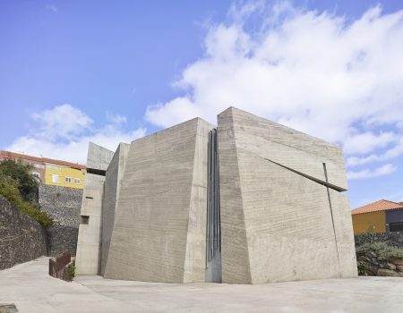 Mejor Edificio del Mundo en los WAF 2025. El arquitecto canario Fernando Menis ha sido reconocido con este premio. Iglesia de Tenerife
