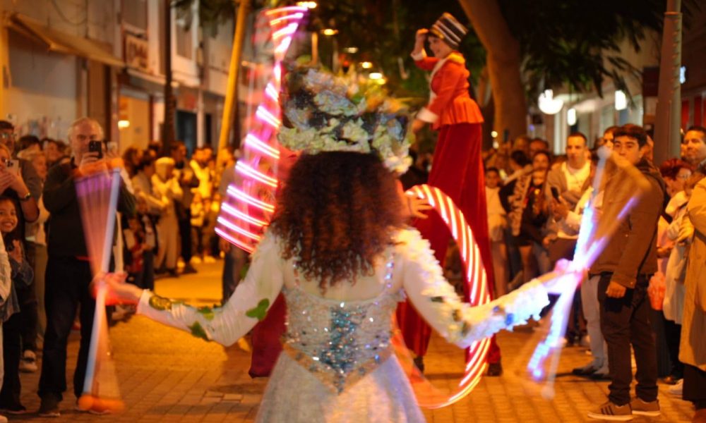 Navidad Arrecife 2025 ilumina la Navidad con un encendido histórico y cerca de 6.000 figuras decorativas. Iluminación navideña 2025