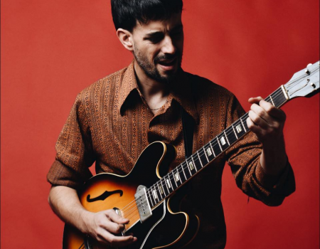 Lucas de Mulderg uitarrista lanzaroteño Top 3 en Billboard