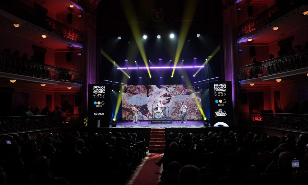 Los Premios Canarios de la Música se rinden al talento de Julia Rodríguez, artista majorera, y su padre, Domingo Rodríguez, “El Colorao”