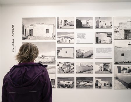 La Fundación César Manrique despide la exposición «Lanzarote. Arquitectura [in]édita» con vino y música en directo