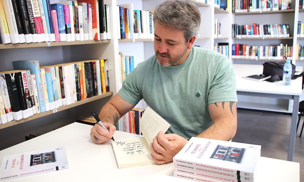 ‘El hotel de los juguetes rotos’ de Miguel Aguerralde