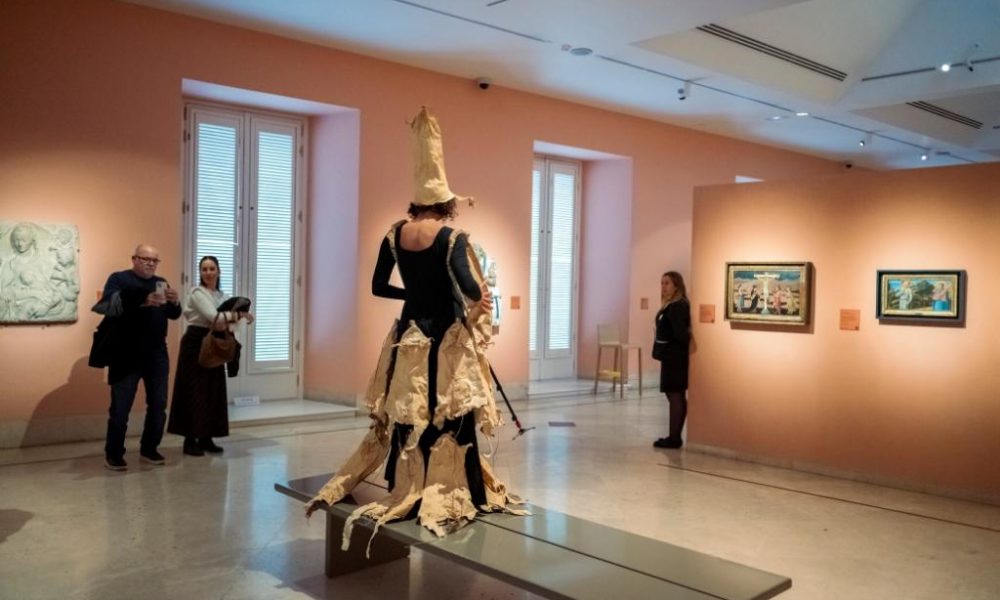 La artista lanzaroteña M. Nieves Cáceres en el Museo Thyssen