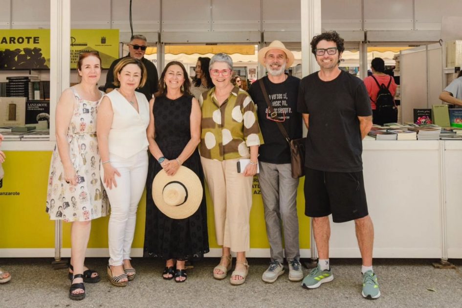 Stand del Servicio de Publicaciones del Cabildo de Lanzarote
en su primera participación en la Feria del Libro de Madrid 2025