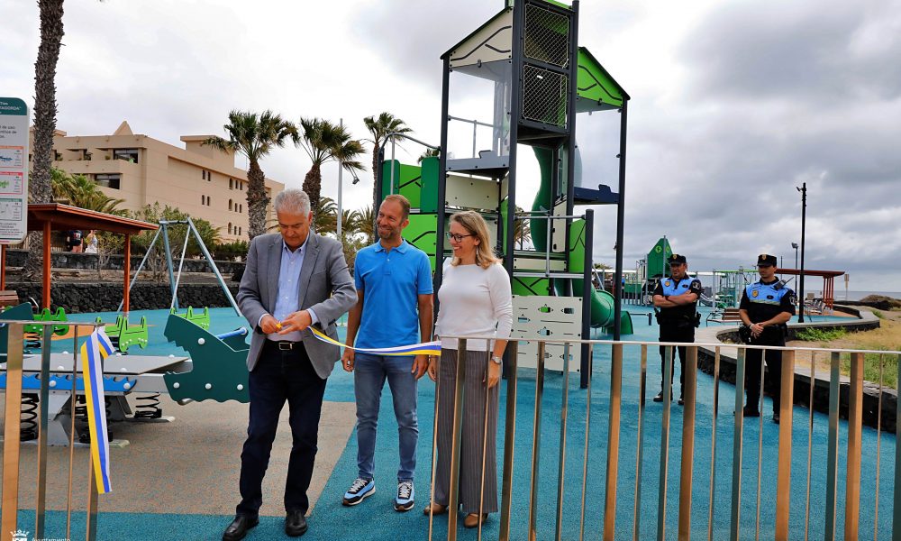 Nuevo parque infantil de Matagorda en Tías, destaca por su temática inspirada en la aeronáutica.