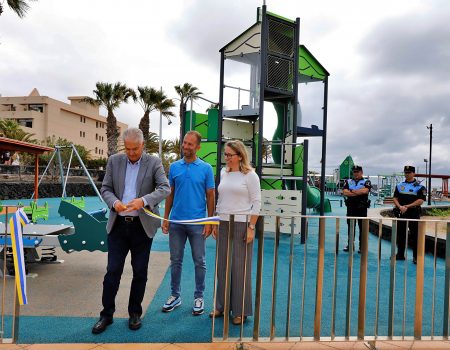 Nuevo parque infantil de Matagorda en Tías, destaca por su temática inspirada en la aeronáutica.