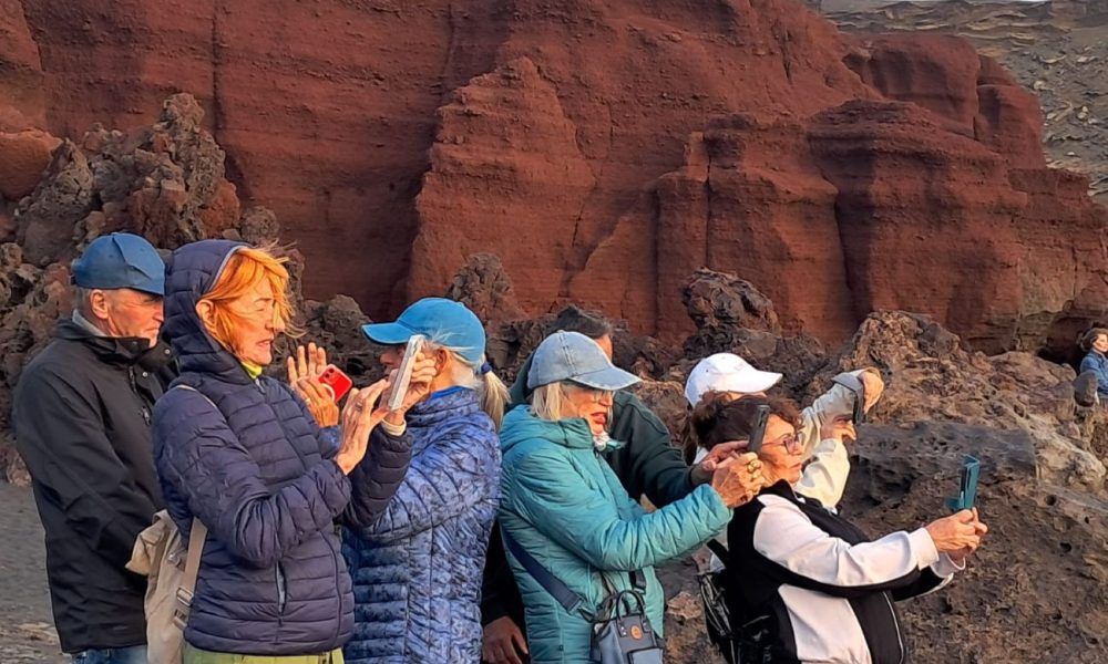 El Golfo inspira a los mayores de Yaiza en un taller de fotografía
