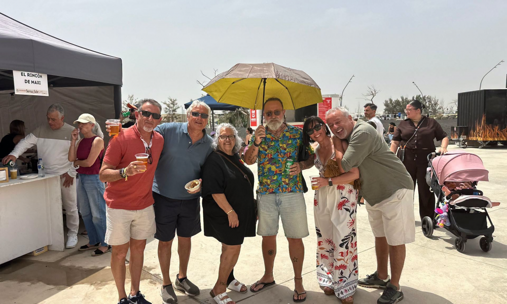 ‘Suena & Sabe’ conquista Playa Honda y se consolida como referente de ocio y gastronomía en Lanzarote. Organiza Arenao Producciones.