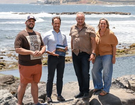 Transición Ecológica presenta el libro “Atardecer en los charcos”, una obra para divulgar el litoral canario.