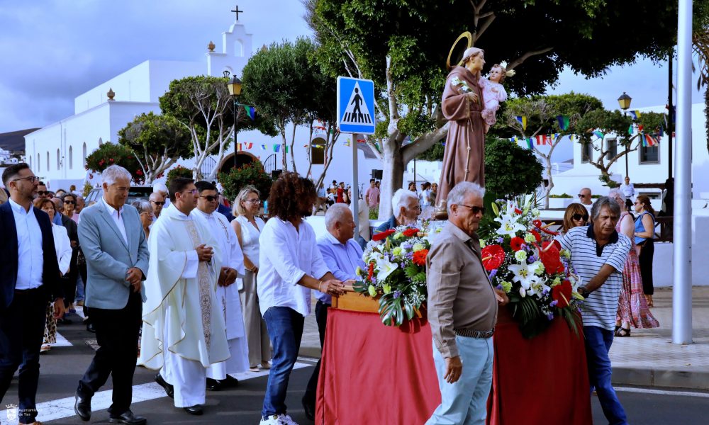Tías celebra las fiestas de San Antonio 2026