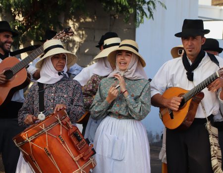 Uga celebra una multitudinaria romería en honor a San Isidro Labrador en Yaiza. Fiesta de Uga 2026