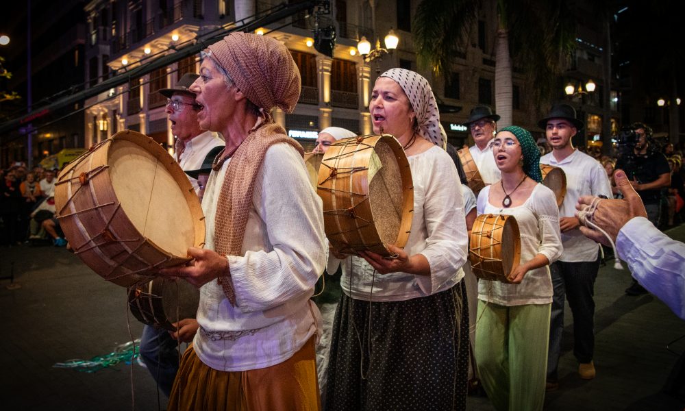 “Voces de la Tradición” llega a La Palma para celebrar el Día de Canarias con más de un centenar de artistas sobre el escenario