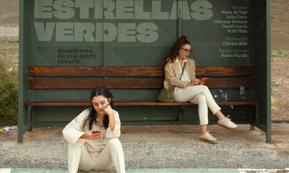 Con siete estrellas verdes, teatro