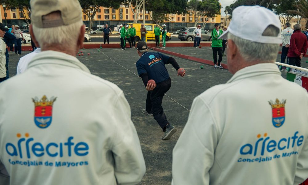 ayores jugando una partida decisiva en el torneo bola canaria abuelos conejeros arrecife