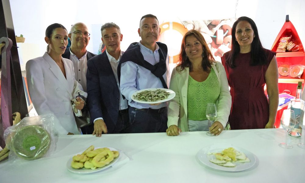 Autoridades de Arrecife inaugurando el stand municipal en la feria ganadera agricola y pesquera de teguise 2026