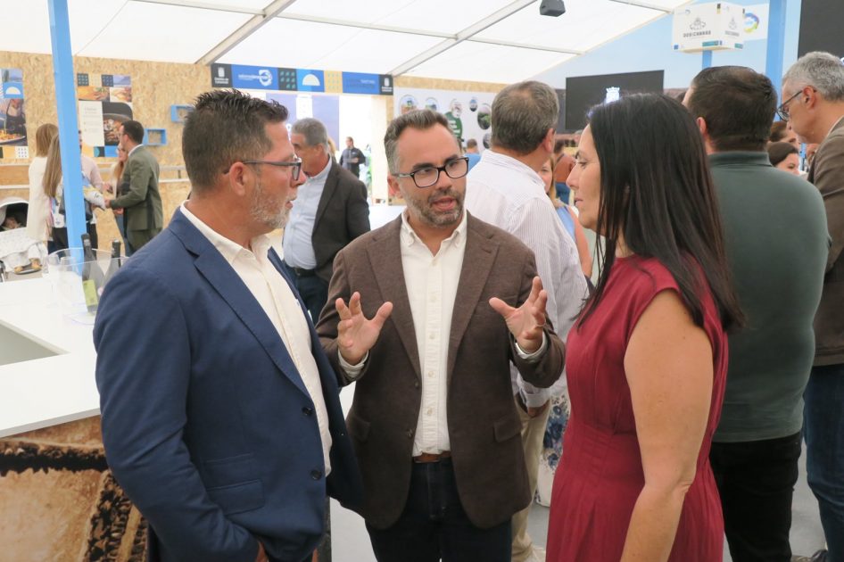 Autoridades de Arrecife inaugurando el stand municipal en la feria ganadera agricola y pesquera de teguise 2026