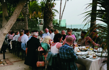 barbacoa en la terraza del hotel fariones