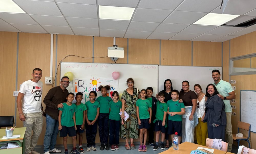 Encuentro presencial de alumnos y mayores en Arrecife dentro del proyecto Voces que se encuentran.