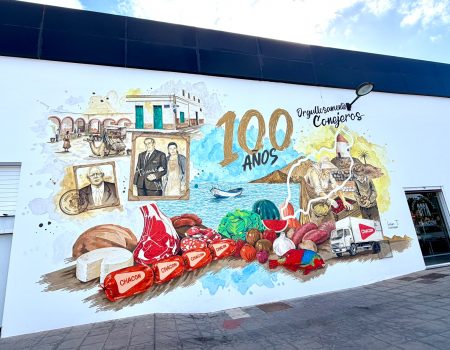 Fachada con el nuevo mural candido armas chacon valterra conmemorativo del centenario
