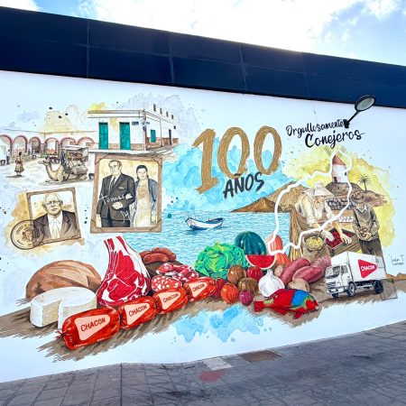 Fachada con el nuevo mural candido armas chacon valterra conmemorativo del centenario