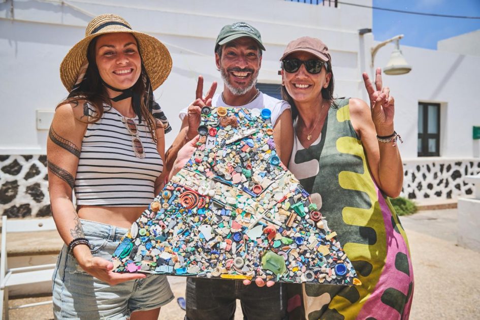 Público disfrutando del concierto de Los Blody en el muelle de Caleta del Sebo durante Sonidos Líquidos.