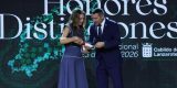 Premiados e instituciones en el escenario de Jameos del Agua en los Honores y Distinciones 2026.
