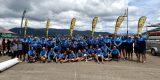Palistas del Club Piragüismo Marlines celebrando con trofeos y medallas en el podio de Vigo.