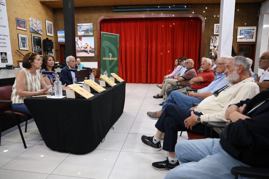 Presentación del libro Historia y estadística del fútbol en Lanzarote de José A. Márquez Umpiérrez en la Sociedad Torrelavega.